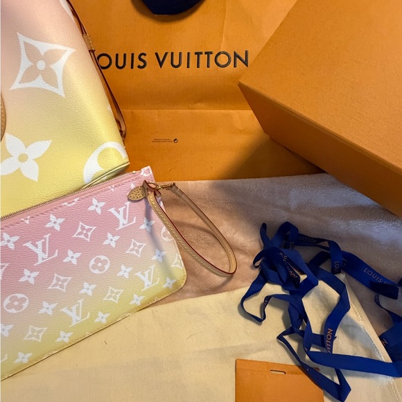 Louis Vuitton Gradient Pink & Yellow Tote & Wristlet BUNDLE, NEW!! 🌸 MAKE OFFER - Picture 4 of 15